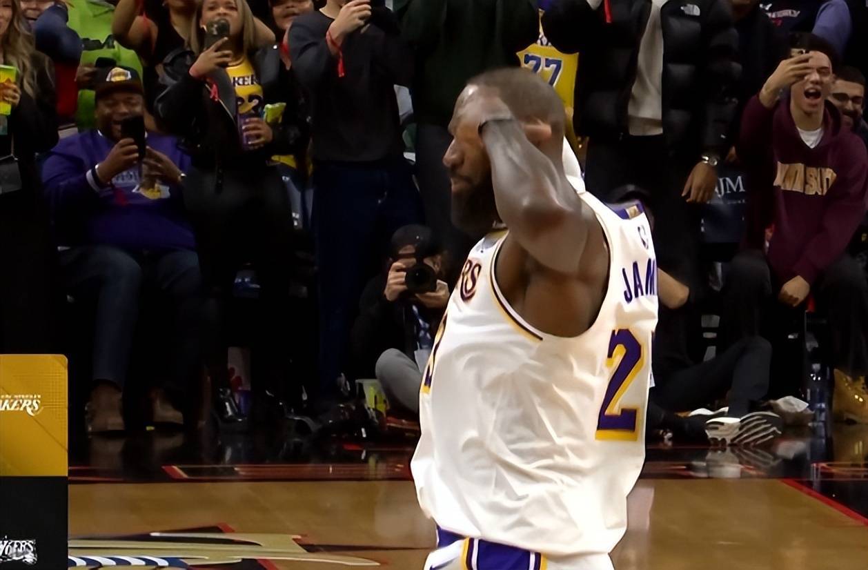 蜂鸟电竞官方网站-包含76人关键时刻失误不断，球队憾负对手，因为技术管理.的词条